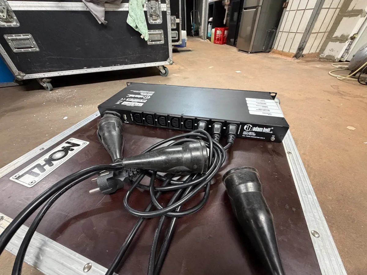 Adam Hall PCL 10 PRO Power Conditioner mit Rackbeleuchtung und Messanzeigen (б/у) — фото 4