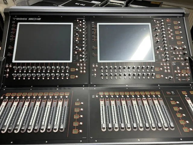 DiGiCo SD 12 im Flip Case - Waves (б/у) — фото 1