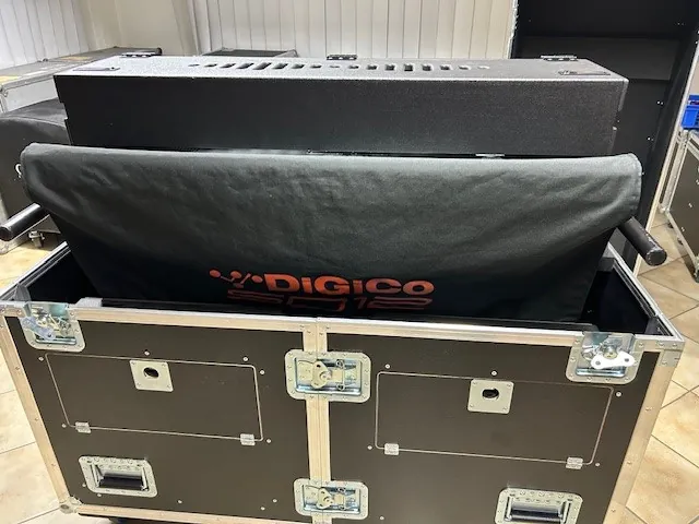 DiGiCo SD 12 im Flip Case - Waves (б/у) — фото 4
