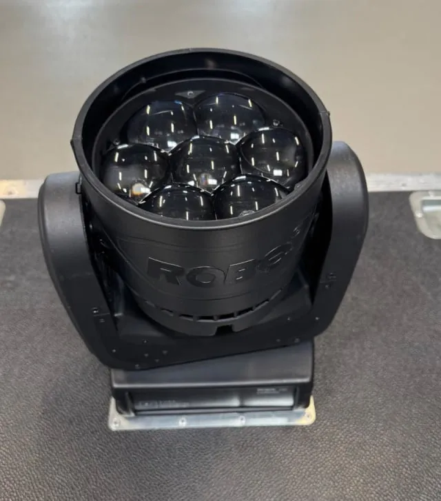 Robe Robin Led Beam 150 (б/у) — фото 1
